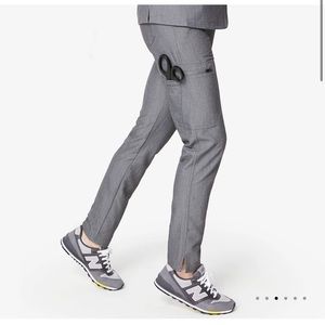 Figs Yola skinny scrub pant in size medium tall